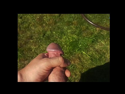 ❤️ Keçika germ di bexçeyek havînê de pisîka xwe ya pembe diqelişe û bi şuştinê dixe. ❤️❌ Porno fb li porno ku.myastro.top ❌️