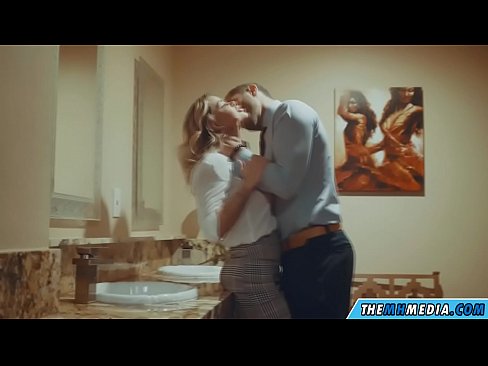 ❤️ Gava ku blondeyek busty we di nav hewşek gelemperî de dixapîne ❤️❌ Porno fb li porno ku.myastro.top ❌️